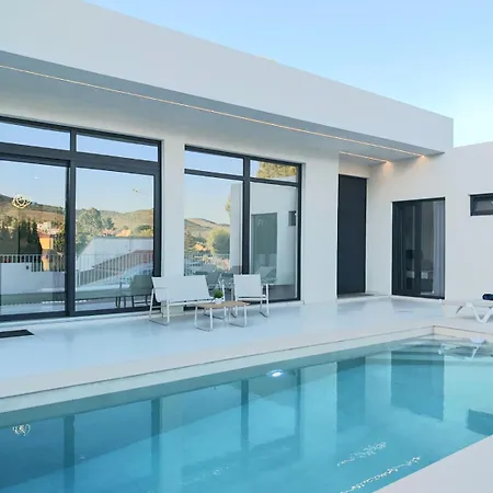 Moderna Con Piscina Y Gran Terraza Privada Willa