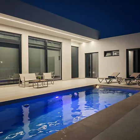 Moderna Con Piscina Y Gran Terraza Privada Turís