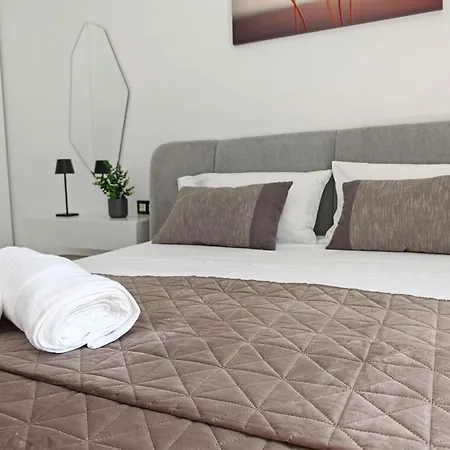 Villa Moderna Con Piscina-spa, Barbacoa Y Terraza Privada Turis