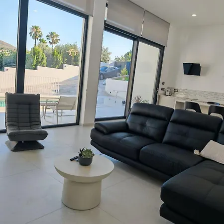 Moderna Con Piscina Y Gran Terraza Privada Villa